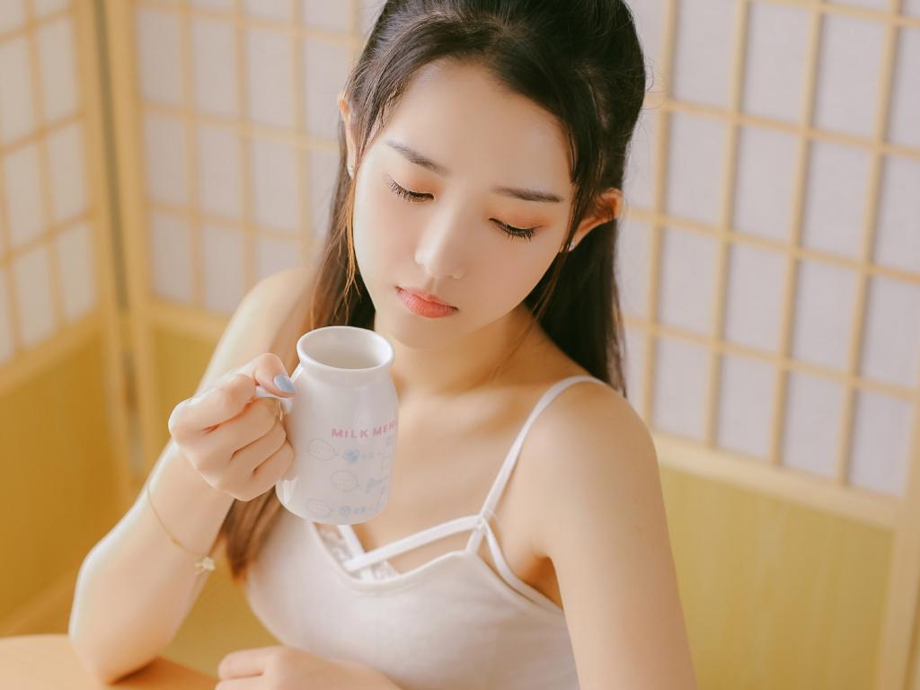 女生根本不愛你,才會經常做這些動作,說明你談了個假戀愛